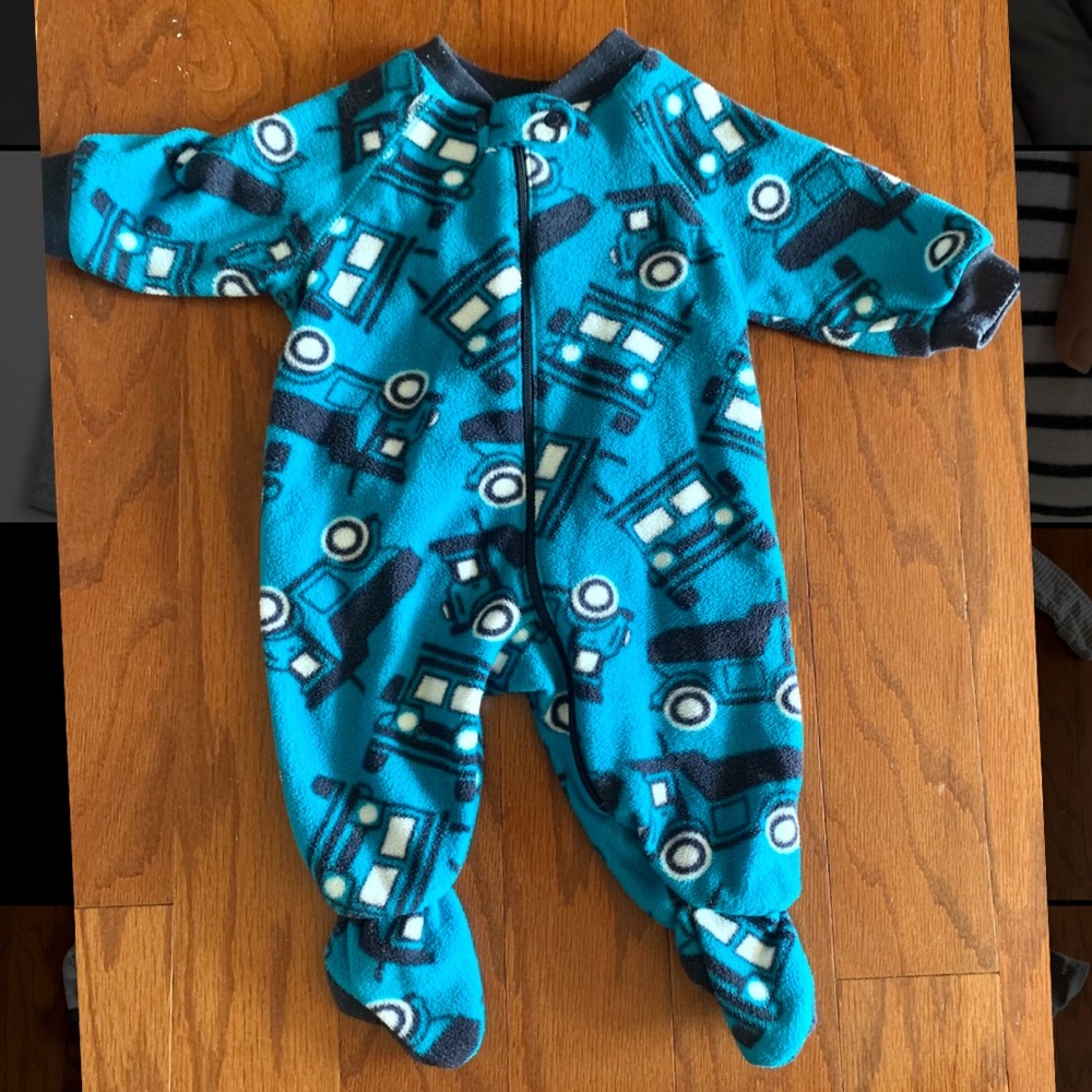 Children’s place 0-3 months fleece footie